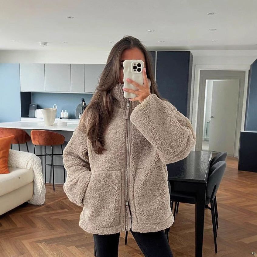 Solid-colored high-neck coats for women in autumn and winter